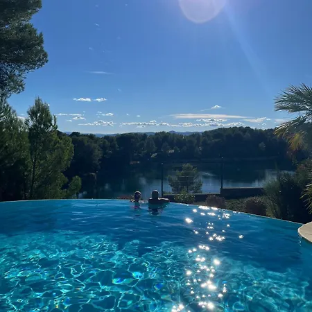 Lumineux Avec Piscine, Proche Et