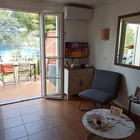 Familial Avec Piscine, Proche Et Appartement