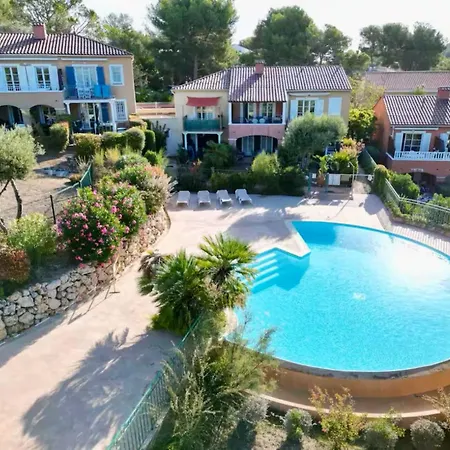 Lumineux Avec Piscine, Proche Et Appartement Saint-Raphaël