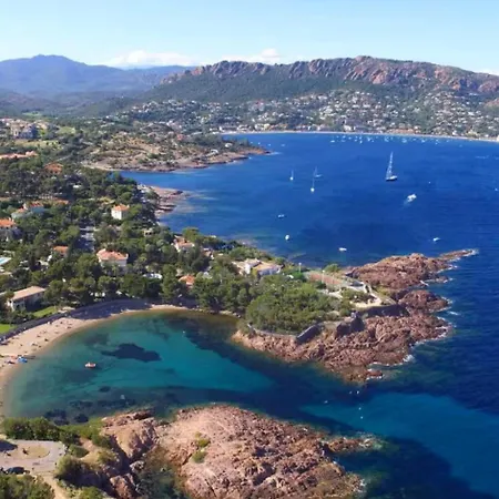 Appartement Lumineux Avec Piscine, Proche Et Saint-Raphaël