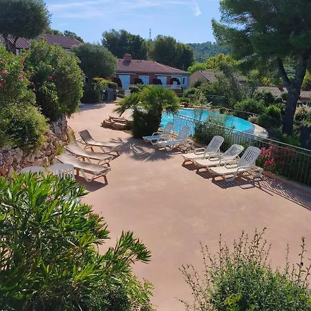 Appartement Lumineux Avec Piscine, Proche Et