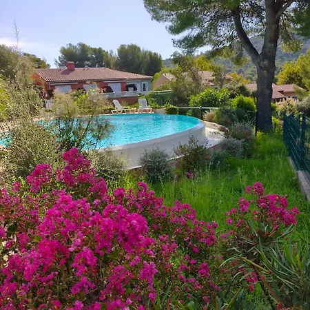 Lumineux Avec Piscine, Proche Et